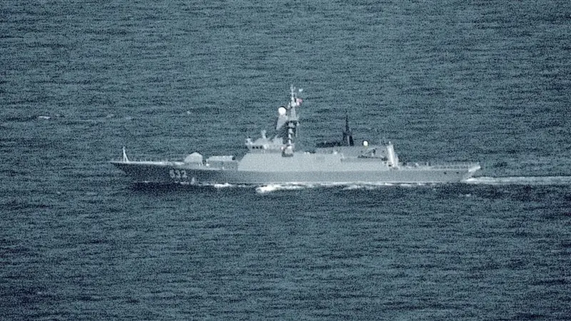 La Armada española desplegó vigilancia naval tras detectar al destructor ruso Severomorsk y un convoy militar atravesando el estrecho de Gibraltar y el litoral gallego, según el Estado Mayor de la Defensa