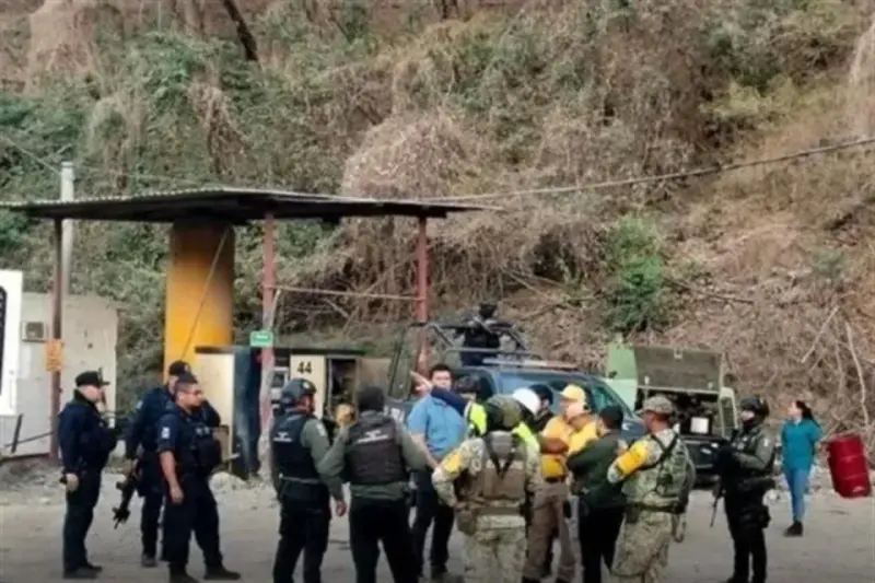 Con vida y ubicados mineros atrapados en Sinaloa, dice Rocha