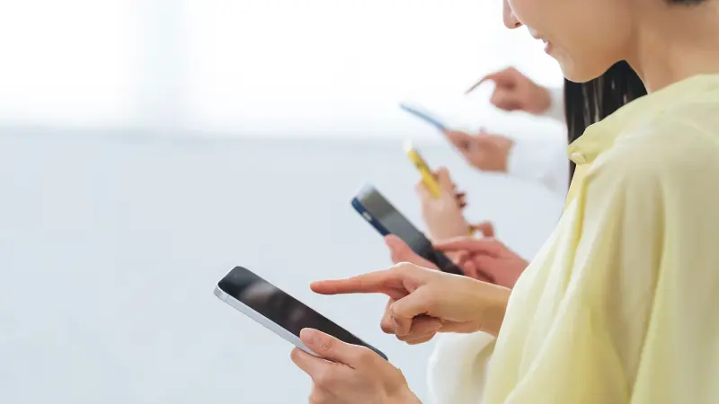 Regulemos el uso de celulares en niños, niñas y adolescentes