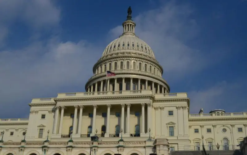 Aprueba Senado de EU financiamiento parcial del DHS sin ICE y CBP