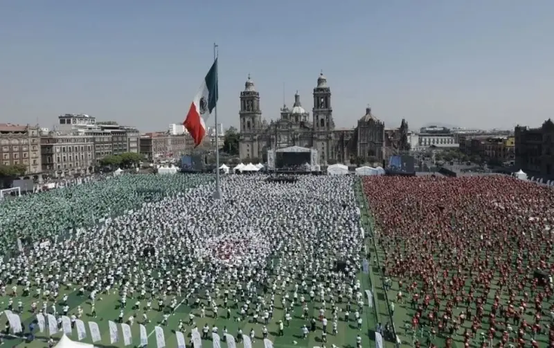 Rompe México Récord Guinness con clase de futbol masiva