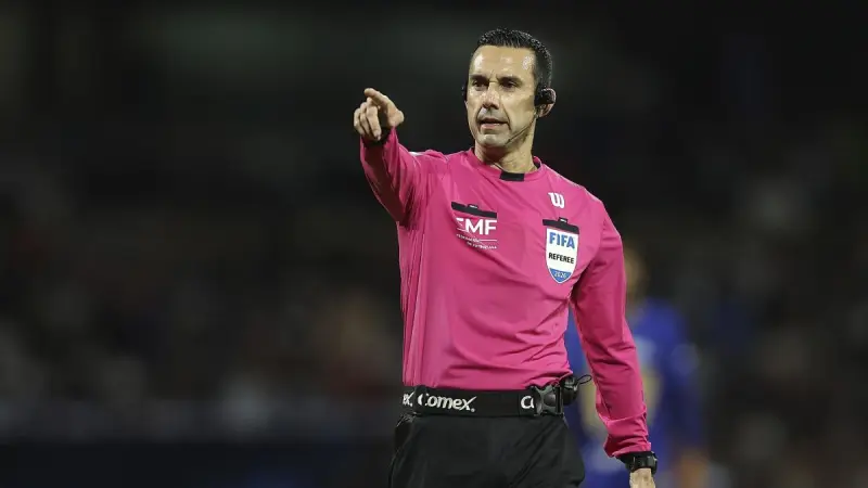 ¿Era penal? La polémica mano que César Ramos le perdonó a Pumas Vs América