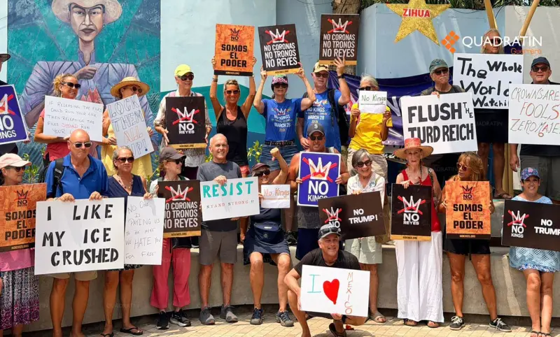 Protestan estadounidenses en Zihuatanejo contra políticas de Trump