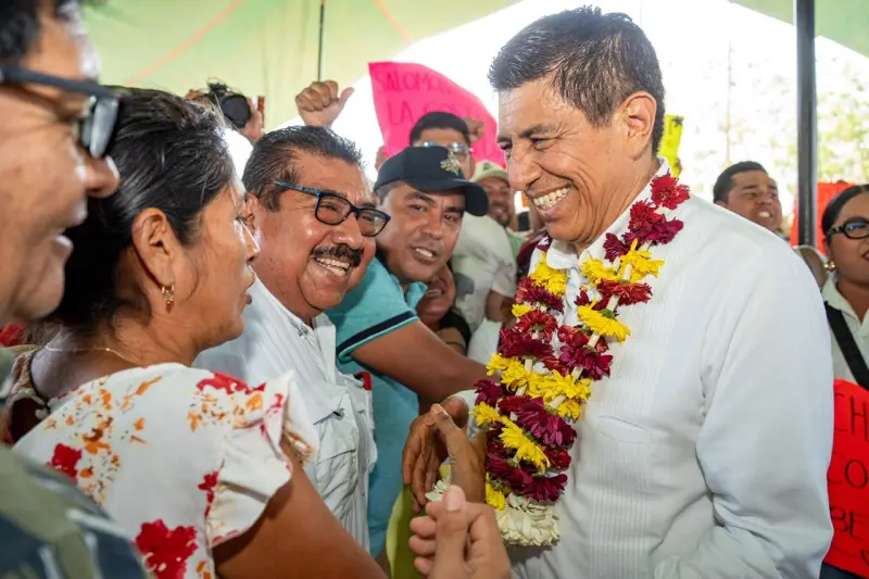 Entregan 500 tinacos en Pochutla por programa de agua