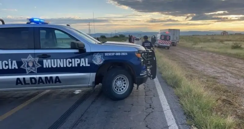 Localizan cadáver envuelto en libramiento de Aldama