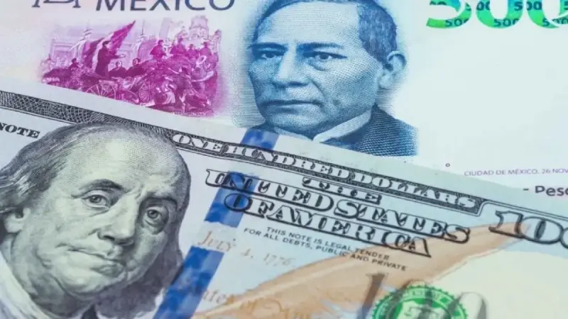 Peso mexicano cae frente a un dólar refugio y un fuerte avance en los precios del petróleo