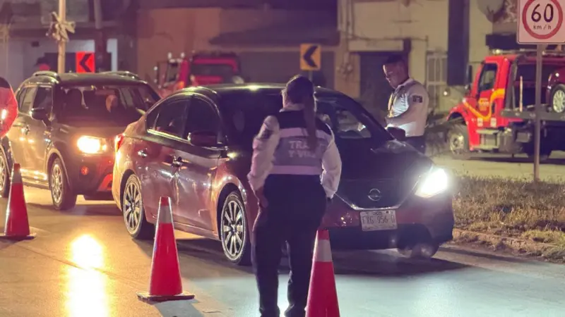 Operativos preventivos en Torreón dejan dos detenidos y 10 vehículos asegurados