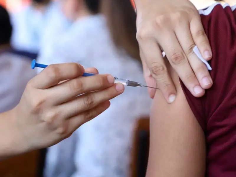 Blindan Juárez con vacunas por brotes de sarampión en Texas