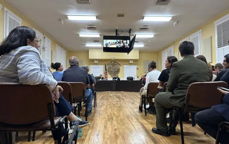 Llevan a Legislatura texana rechazo a centro de detención