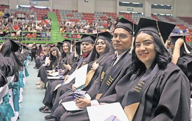Culminan su estudios 184 alumnos de la UTPN