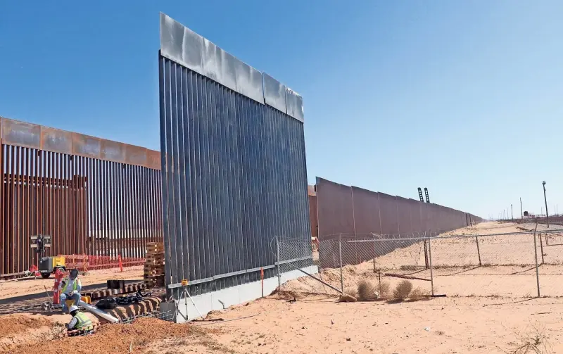 Condena ‘muro negro’ la Casa del Migrante