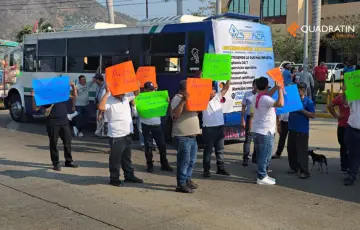 Acapulco: protestan transportistas; exigen subir pasaje de 12 a 16 pesos