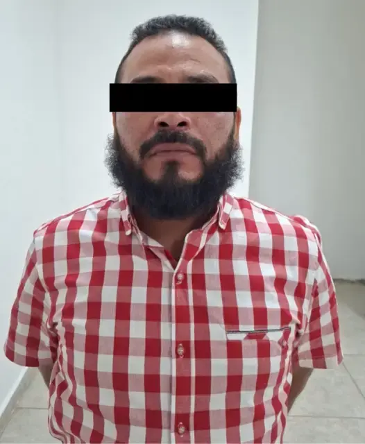 Detienen a hombre acusado de golpear y amenazar a su pareja en motel