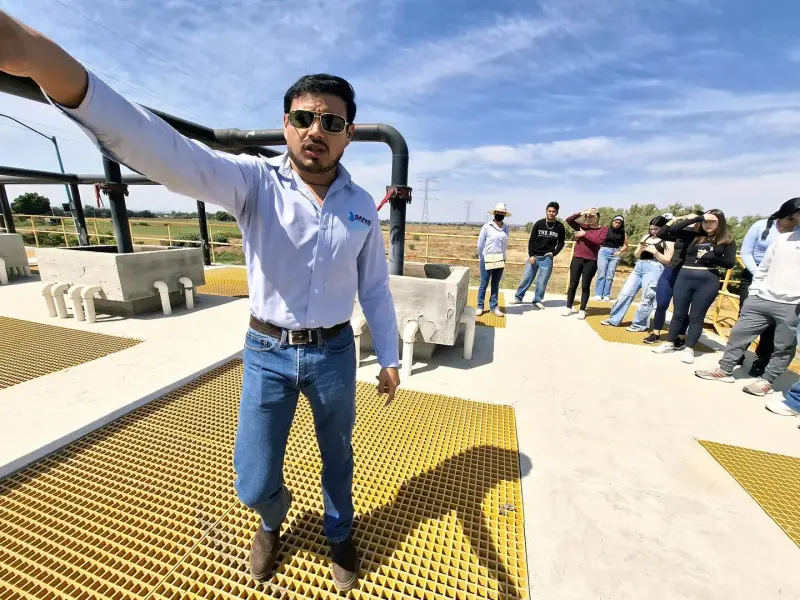 Estudiantes conocen proceso de saneamiento en SAPAS