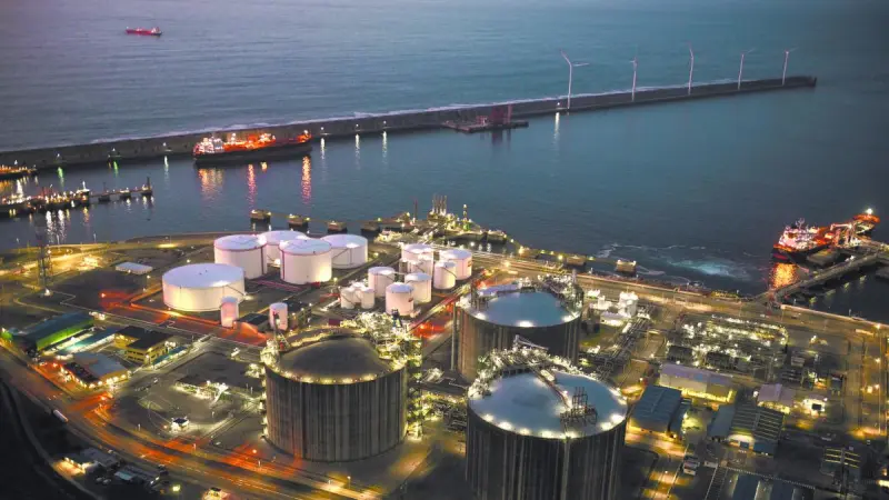 Precio del petróleo cae luego de tres sesiones con alza