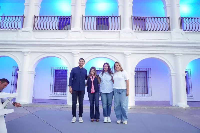 Se ilumina Boca del Río de azul por concientización sobre el autismo