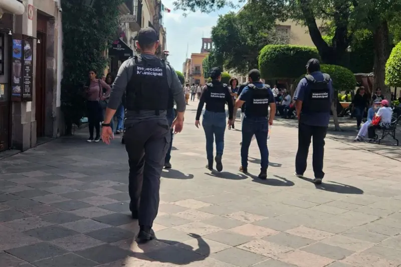 Capacitan a policías de Querétaro para prevenir agresiones contra artesanos