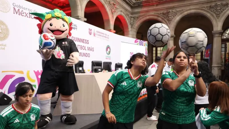 Megaclase de fútbol en el Zócalo: todo lo que debes saber del evento que busca romper un Récord Guinness