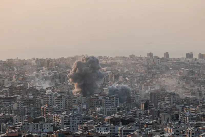 Israel mata a 12 médicos en ataque a centro de salud de Líbano; cifra de víctimas mortales en el país asciende a más de 687 en menos de dos semanas