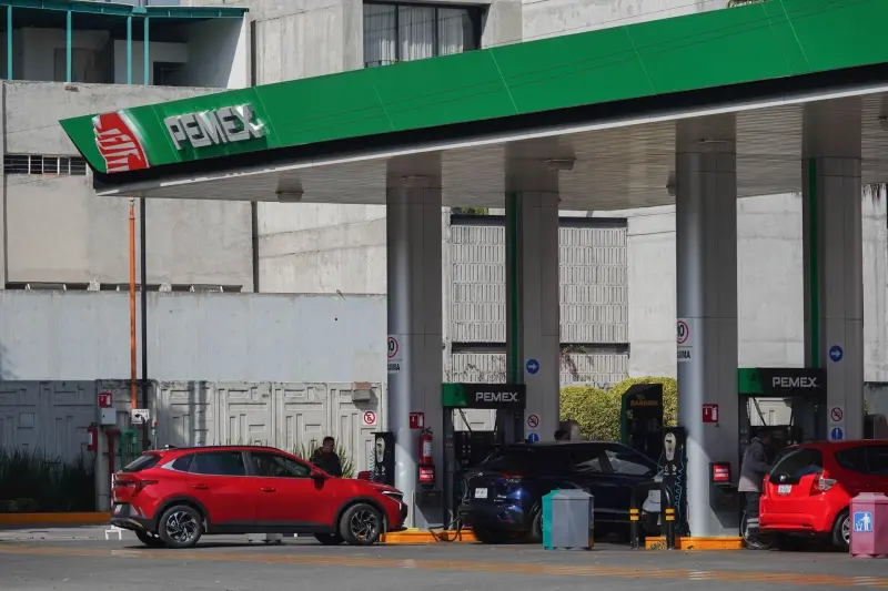 Sheinbaum y la IP alistan extensión de acuerdo para evitar ‘gasolinazos’; analizan incluir diésel