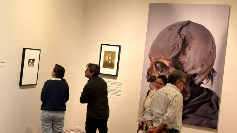 Llega “Tierra Ósea” a Guanajuato: 20 piezas que documentan la memoria, el duelo y la traición
