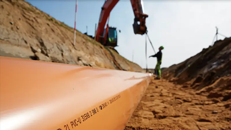 Orbia sufre rebaja de calificación de Moody's