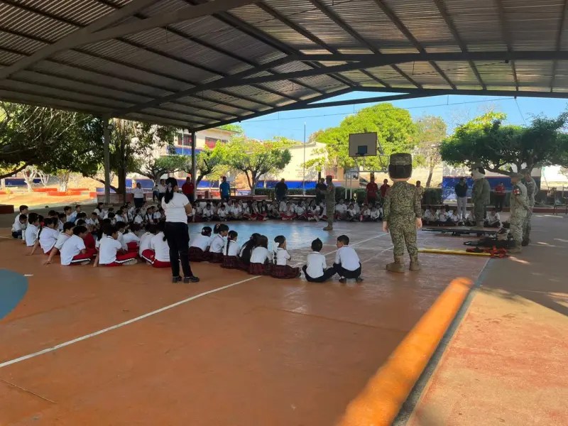 Da Ejército capacitación en primeros auxilios en Petatlán