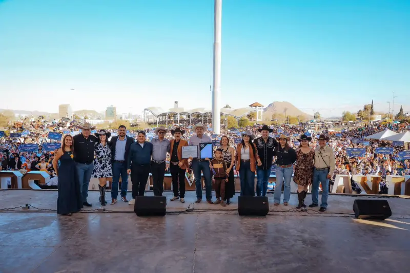 Rompe Polka Monumental récord con 3 mil 754 bailarines