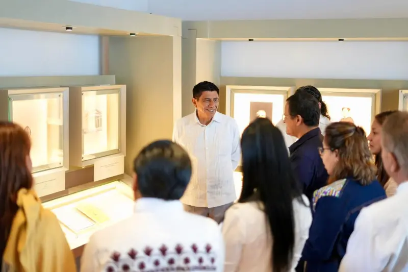 Inaugura Salomón Jara sala Margarita Maza en biblioteca central