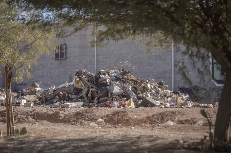 Multa Municipio más de 2,800 predios por juntar basura