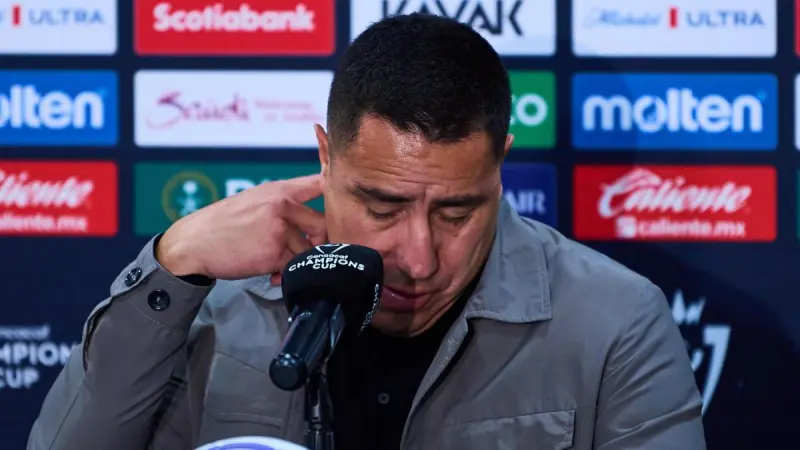 El costoso festejo de Efraín Juárez: Recibe multa récord; ¿podrá dirigir el Pumas vs América?