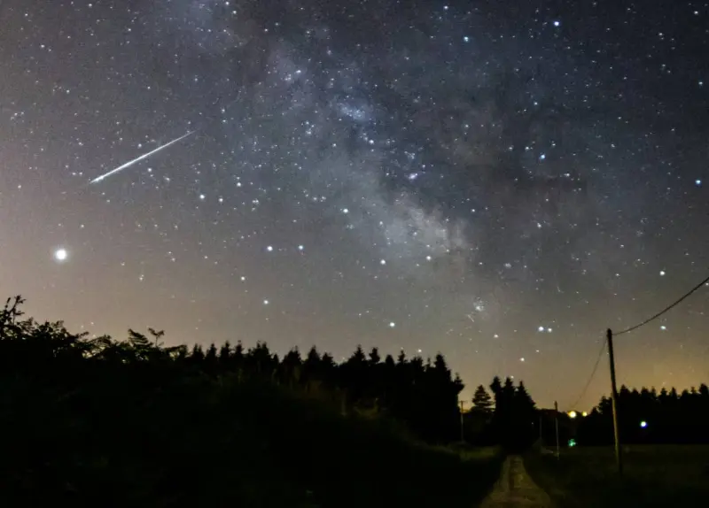 Cae posible meteorito sobre una casa en Houston y causa alarma