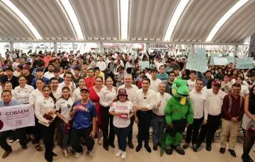 Entrega GobMich tarjetas SIM y chips data en Tec de Huetamo