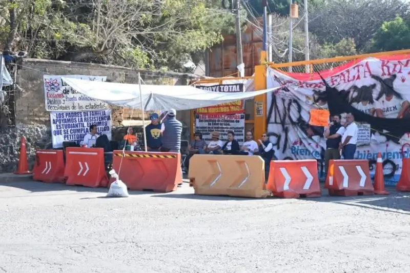 Continúan incorporándose a clases pese a la tensión en Chamilpa