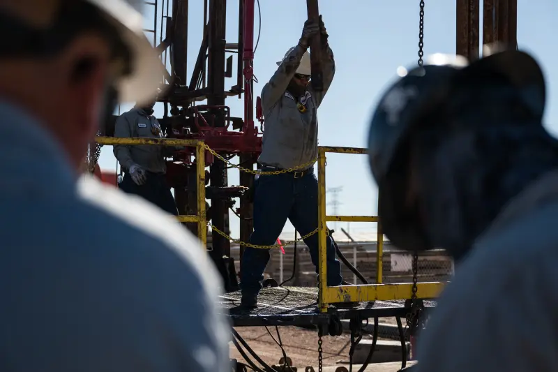 Precios del crudo reportan mayor retroceso desde 2022