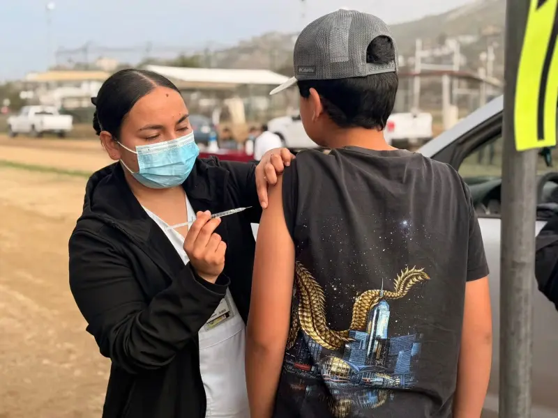 Jornada de vacunación vehicular y peatonal contra sarampión en Ensenada