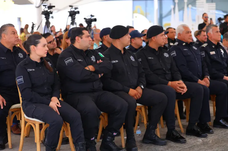 Reconocen a 10 policías de Zapopan por su labor