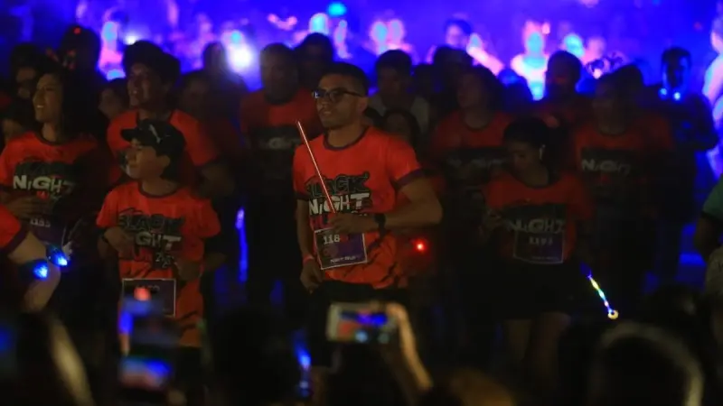 Black Night Run 2026 en León, un éxito total con gran participación y ambiente nocturno lleno de color