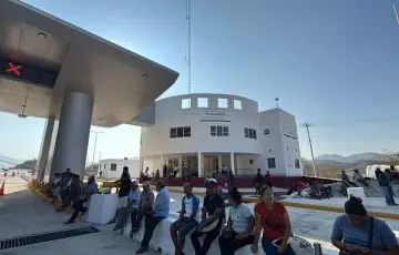 Denuncia ciudadano de EU agresión en bloqueo de autopista a la Costa