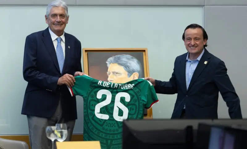 Rinde FMF emotivo homenaje al expresidente Alberto de la Torre