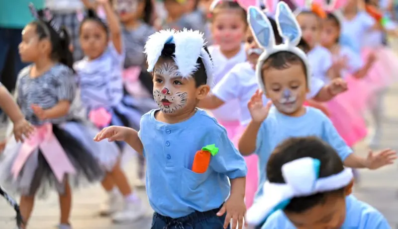 Con desfile, celebran inicio de la Primavera en la ciudad de Veracruz