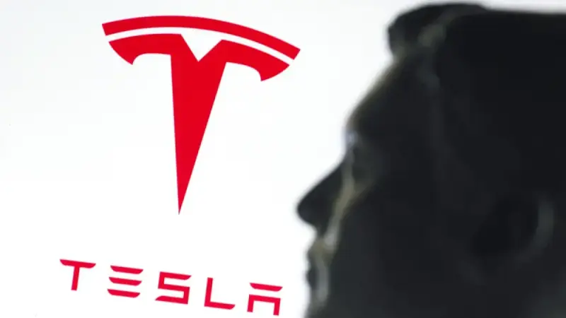 Musk dice que el megaproyecto de Tesla para fabricar chips de IA se pondrá en marcha en siete días