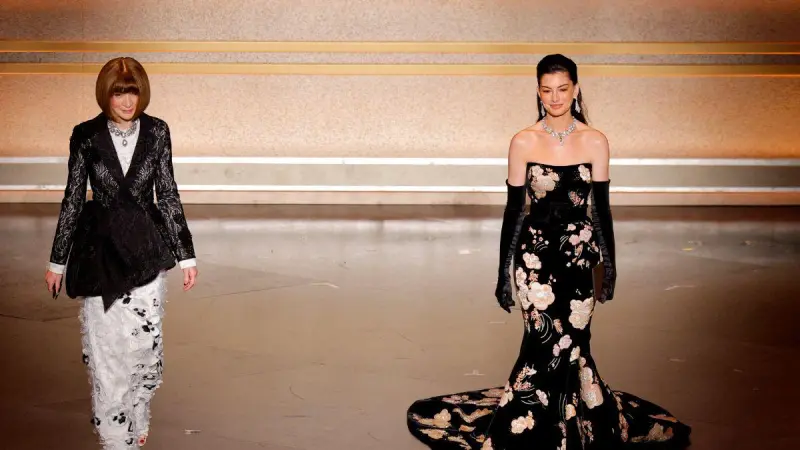 Oscar 2026: ¿Anne Hathaway y Anna Wintour evocan 'El diablo viste a la moda' en premiación?