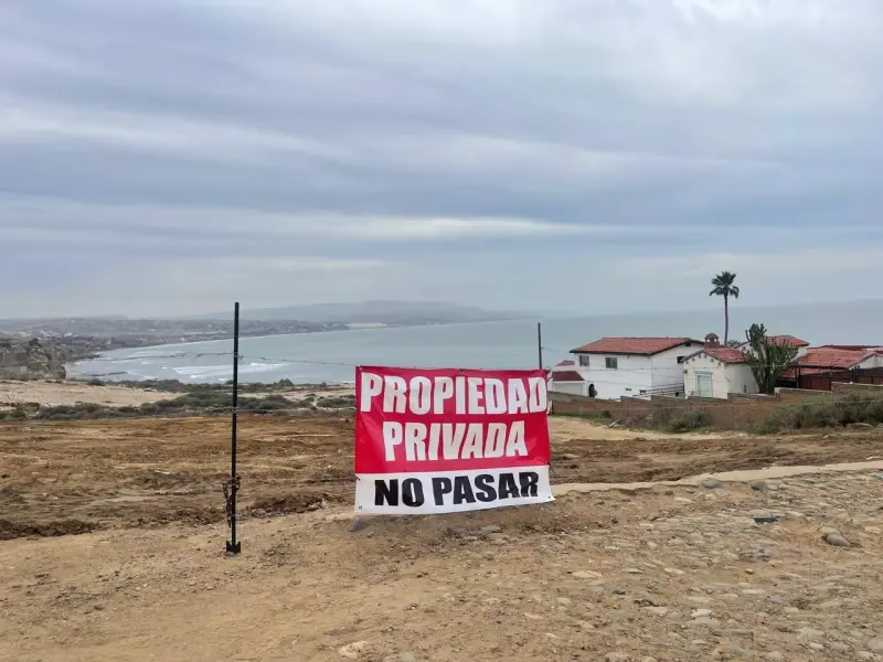 Alertan por cierre de accesos al mar en Rosarito; piden incluir servidumbre en reglamento municipal