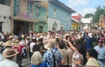 Arranca el Tianguis Artesanal de Uruapan con 50 contingentes
