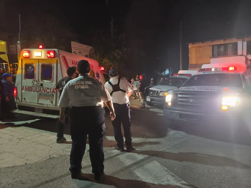 Mueren catedrático y su esposa por impacto de camión trocero en Guelatao