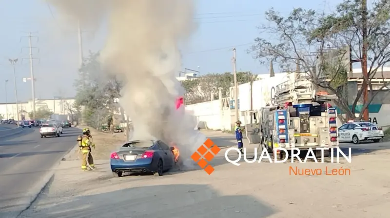 Incendio de vehículo moviliza a cuerpos de auxilio en San Nicolás