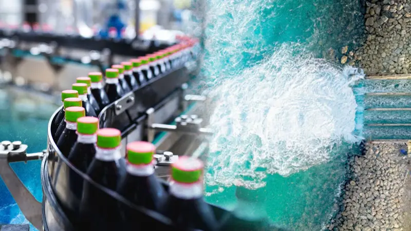 Conagua exhibe a refresquera en la ‘mañanera’ por no cumplir con pagos de agua