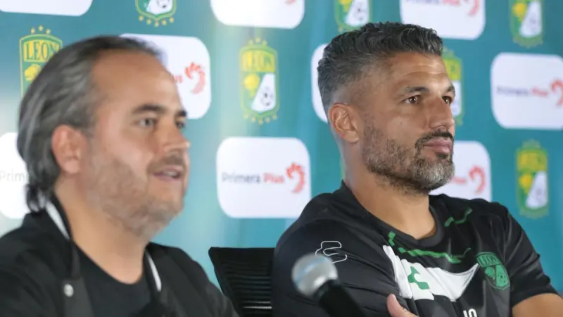 Jesús Martínez presenta a Javier Gandolfi como DT de Club León y ofrece disculpas a la afición