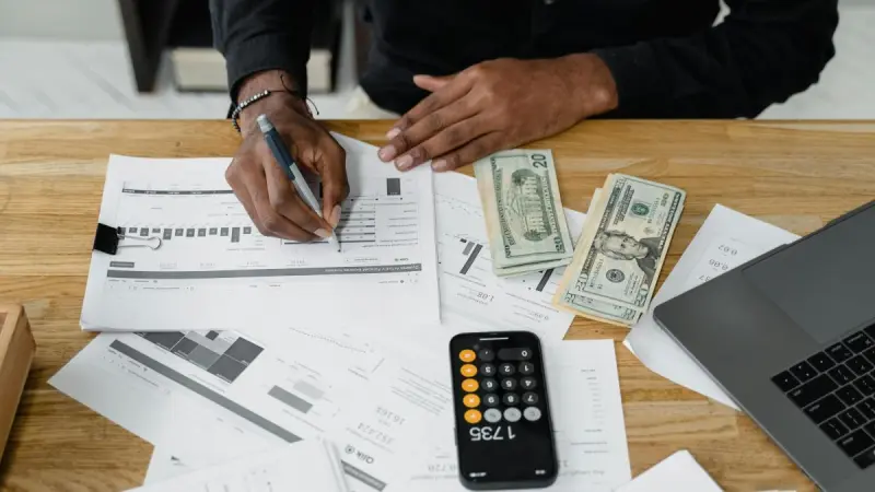 3 mitos que te impiden mejorar tus finanzas en tiempos de inflación, según el Foro Económico Mundial